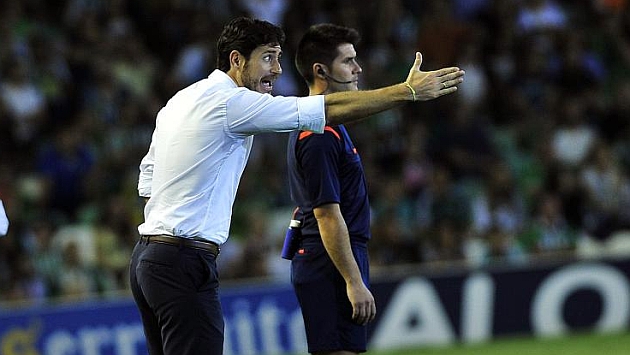 Vctor Snchez dando instrucciones durante un partido con el Deportivo