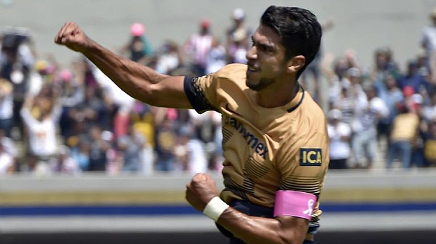 Herrera celebra su gol ante Chivas