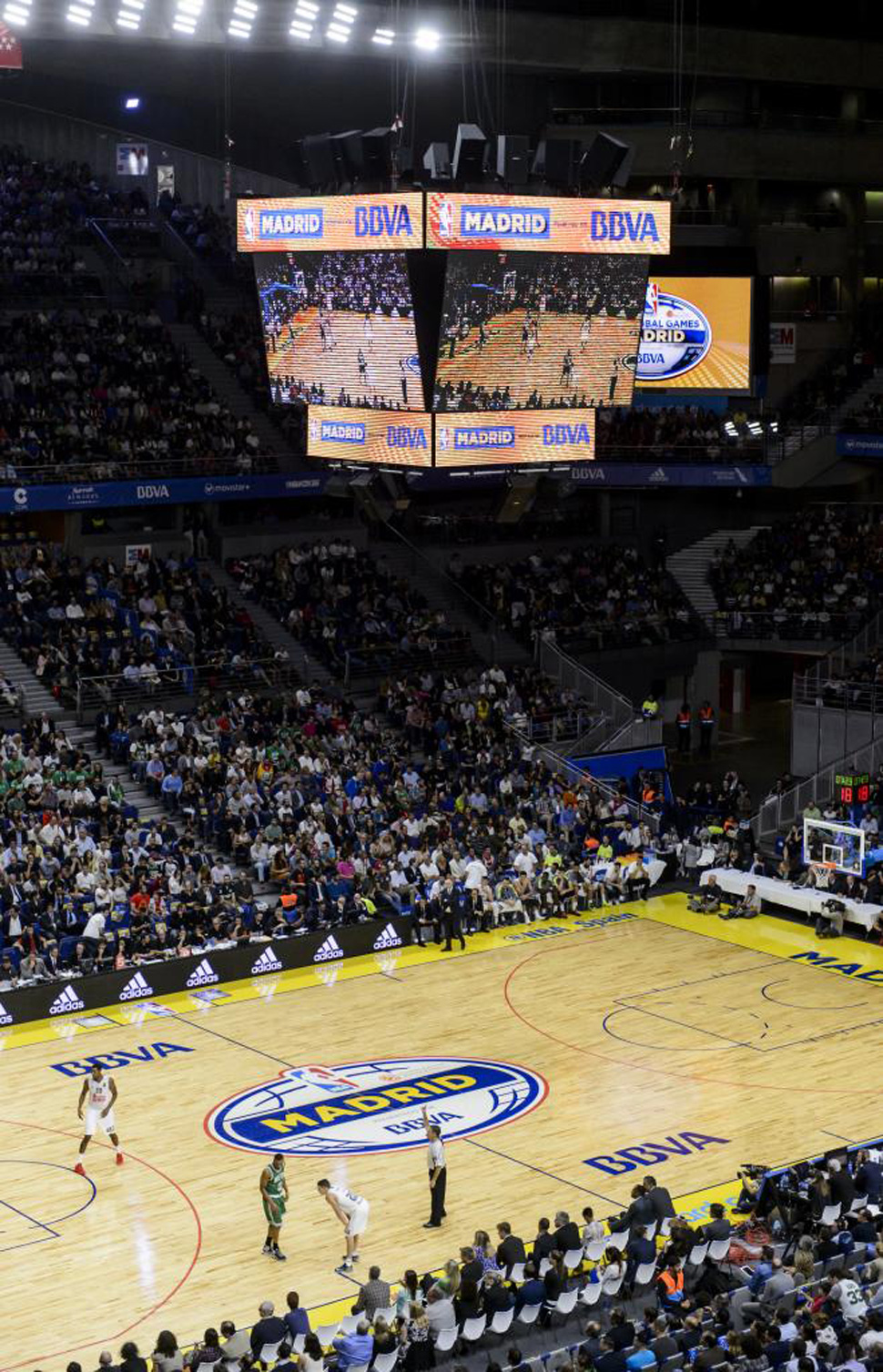 ACB Liga Endesa: El Barclaycard Center estrenó nuevo marcador el Real vs. Boston Celtics - MARCA.com