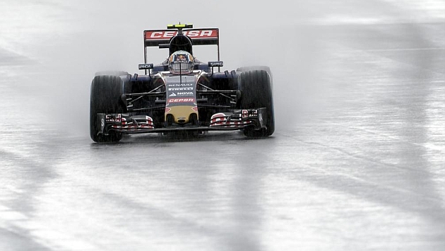 Carlos Sainz: La pista estaba muy resbaladiza, no es lo ideal para un novato
