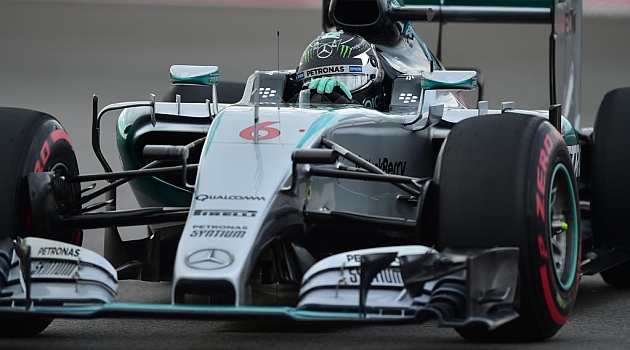 Rosberg atrapa la 'pole' en Sochi