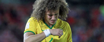 <b>Vdeo:</b> As se lesion David Luiz ante Chile