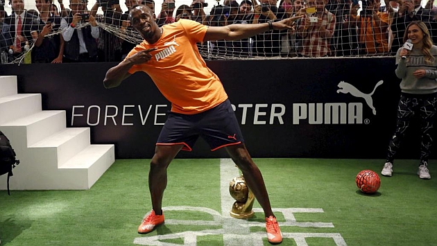Bolt posa para los medios durante un acto publicitario de Puma en Mxico.