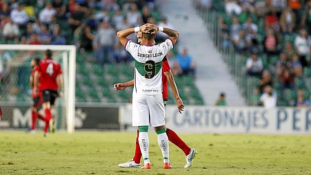Sergio Len se lamenta tras el gol rival