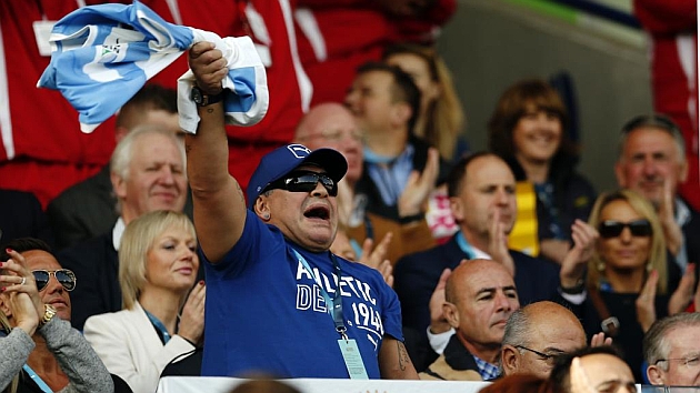 Inglaterra 'ficha' a Maradona