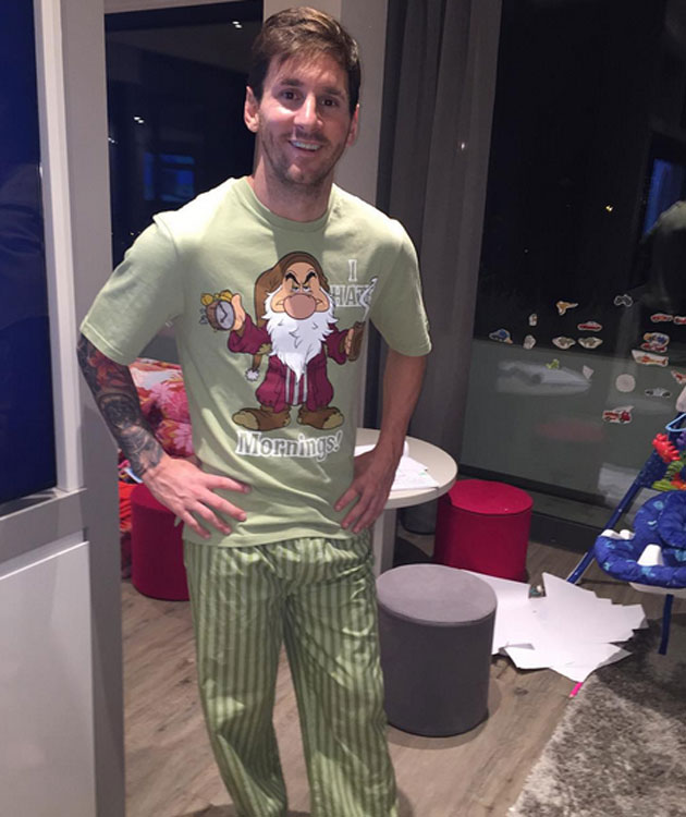 El curioso pijama de Messi que le ha regalado Surez