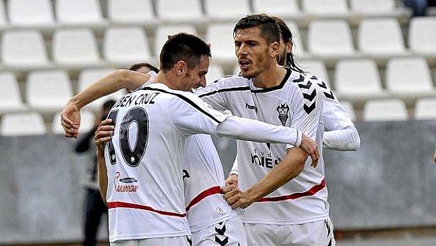 Jugadores del Albacete celebrando el gol