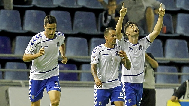 Omar celebra junto a Vitolo su gol a Osasuna el pasado domingo