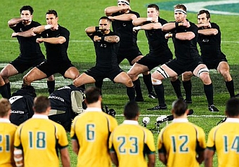 Los 'All Blacks' ejecutan el 'haka' en el encuentro de semifinales ante Sudfrica