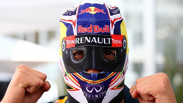 Ricciardo, con la clsica mscara de lucha libre, en el paddock' del Hnos Rodrguez / AFP