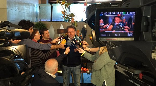 Emilio Alzamora ofrece la rueda de prensa | MARCA