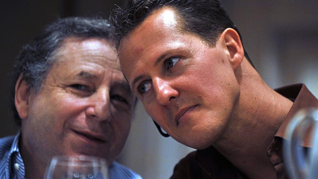 Todt y Schumacher, en una ceremonia en 2009 (YURI CORTEZ)