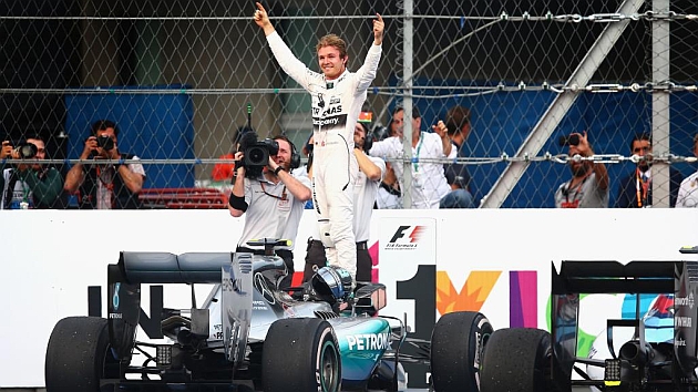 Rosberg se da una alegra