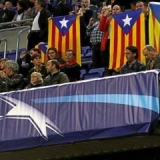 El Camp Nou pita el himno de la Champions y se llena de esteladas