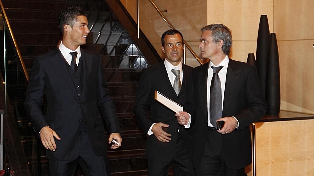 Cristiano, Mendes y Mourinho en la Gala FIFA Baln de Oro de 2010