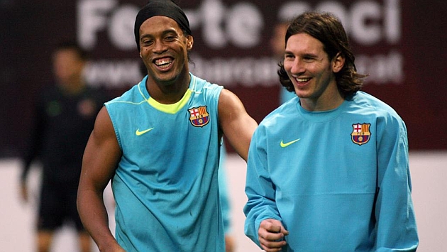 Ronaldinho y Messi durante un entrenamiento del Barcelona