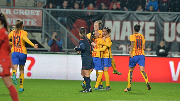 Las jugadoras del Barcelona celebran el gol de Olga Garca.