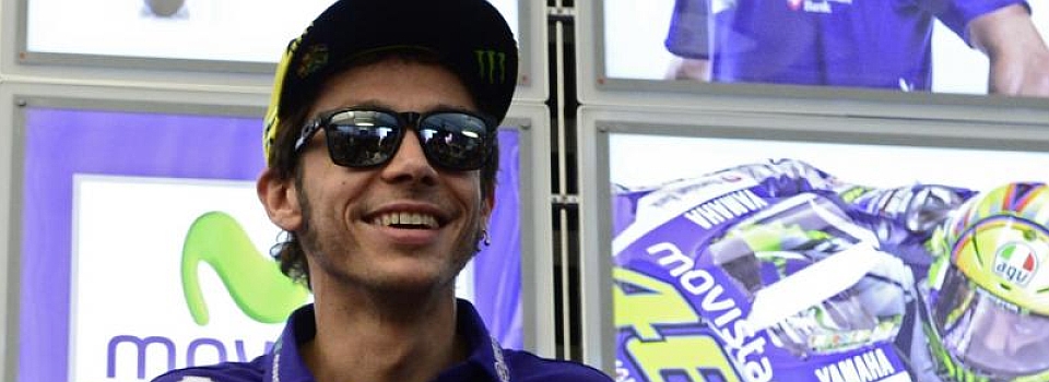Rossi se ríe de Honda