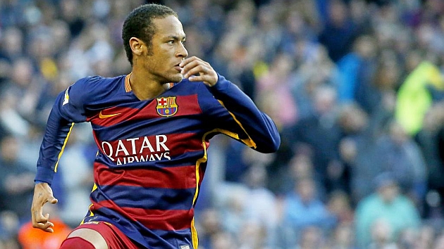 Neymar celebra uno de sus goles al Villarreal