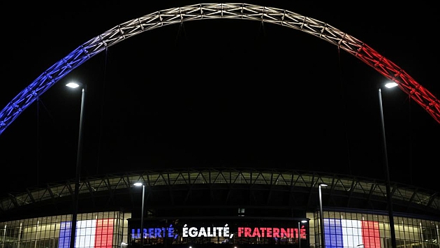 Emblemtica imagen del estadio de Wembley ayer por la noche
