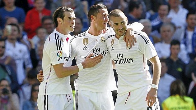 Bale, Benzema y Cristiano celebran un gol del luso.