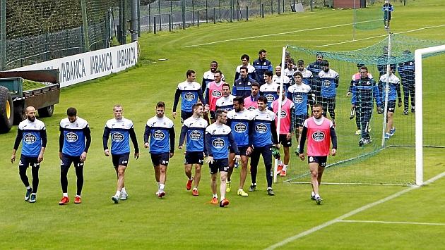 Los jugadores del Deportivo durante un entrenamiento