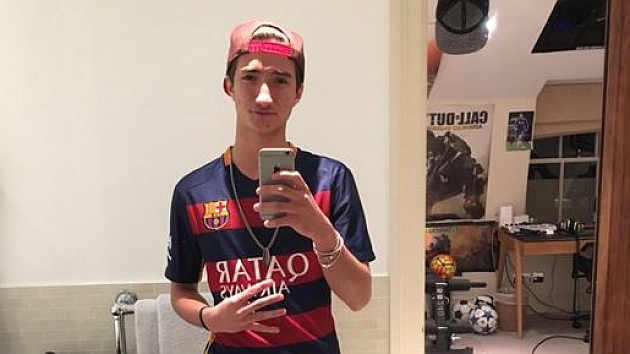 El hijo de Mourinho celebra la victoria del Barça
