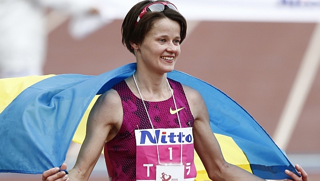 Tetyana Shmyrko celebra su victoria en el pasado Maratn de Osaka.
