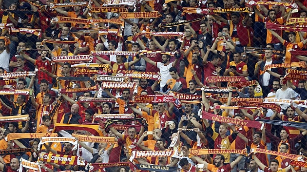 La aficin del Galatasaray: Puta Espaa, viva Catalua