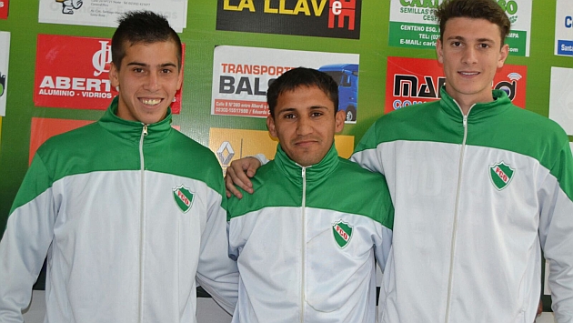Cristian Gonzlez, primero por la izquierda, junto a Nicols Rinaldi y Bruno Bazn durante su etapa en Ferro Carril Oeste