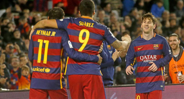 Neymar y Luis Surez celebra un gol con Messi