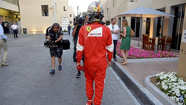 Vettel llega a su hospitality tras la Q1 (RV RACING PRESS)