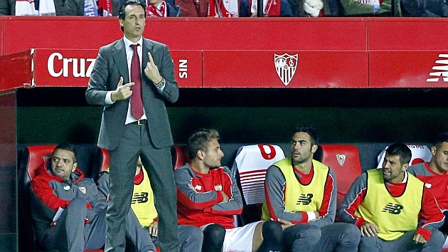Emery da instrucciones en el partido de este domingo frente al Valencia