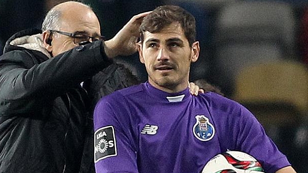 Casillas celebra el penalti parado en el ltimo minuto ante el Tondela. Foto: Catarina Morais (AFP).