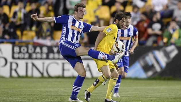 Sergio Mora, en la imagen de amarillo, se enfrentar al Alcorcn como jugador del Alavs