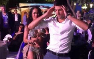 Djokovic se atreve con la danza del vientre