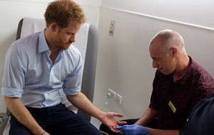 El prncipe Harry se hace la prueba del VIH