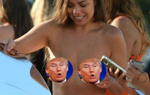 Las mujeres se desnudan contra Donald Trump