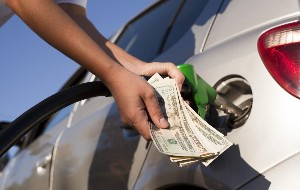 Por qu la gasolina se carga tu depsito de ahorro? 