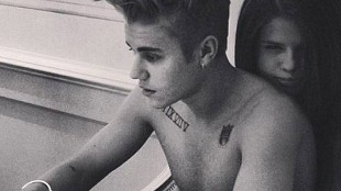 'Hackean' a Selena Gomez y aparece Justin Bieber desnudo