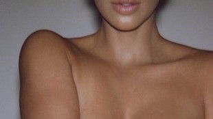 Kim Kardashian protagoniza uno de sus desnudos frontales ms explcitos