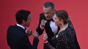 La polmica imagen de Tom Hanks y Rita Wilson en la alfombra roja de Cannes