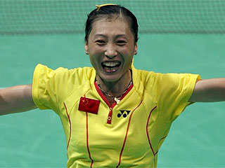 La china Zhang Ning celebra el oro (Foto: AFP)