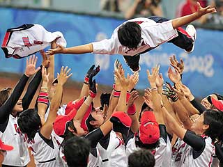 Japón celebra su oro olímpico (Foto: AFP)