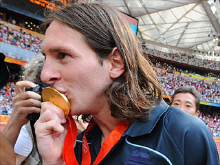 Messi, con su medalla de oro (MARCA)