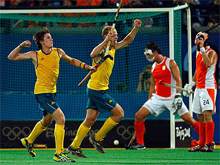 Los australianos celebran uno de sus goles (AFP)